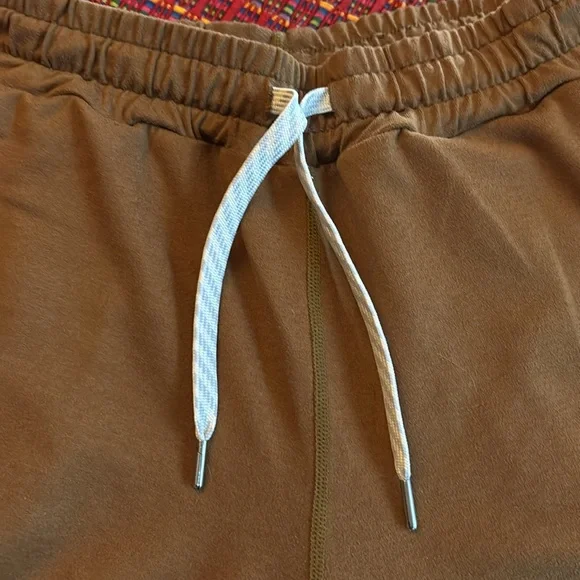 Vuori women’s joggers size XS - Picture 4 of 6